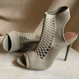 Zara Women sage green mesh heels size 40 (bought new/ never worn)